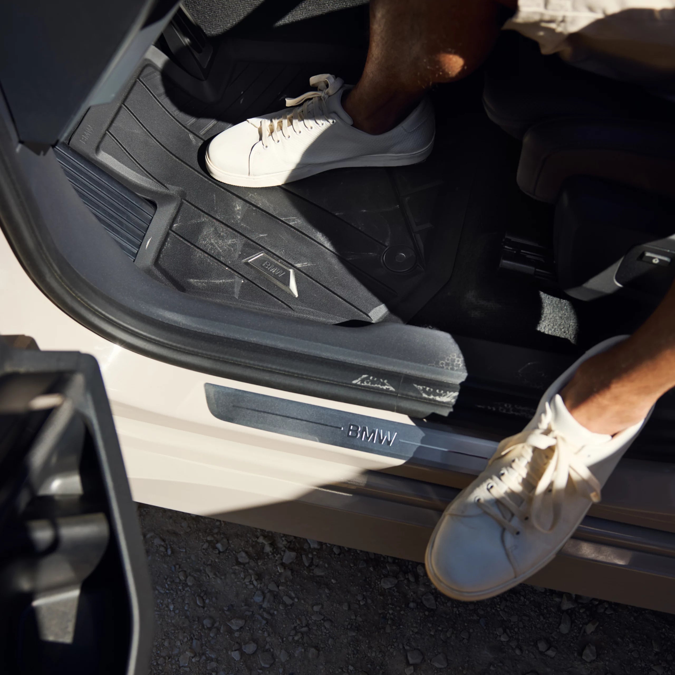 BMW iX3 NY helårsmåtter for og bag