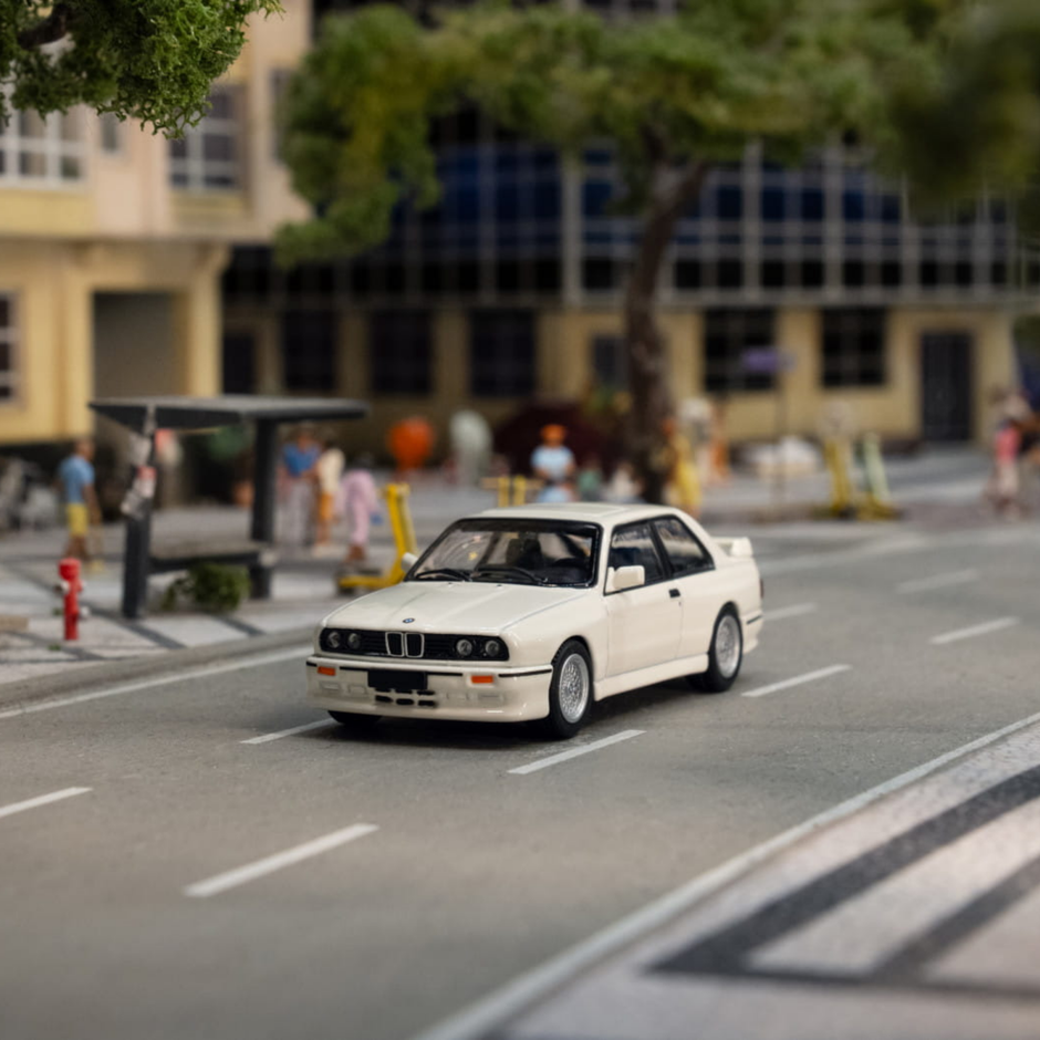 BMW miniature m3 e30 - 1:64