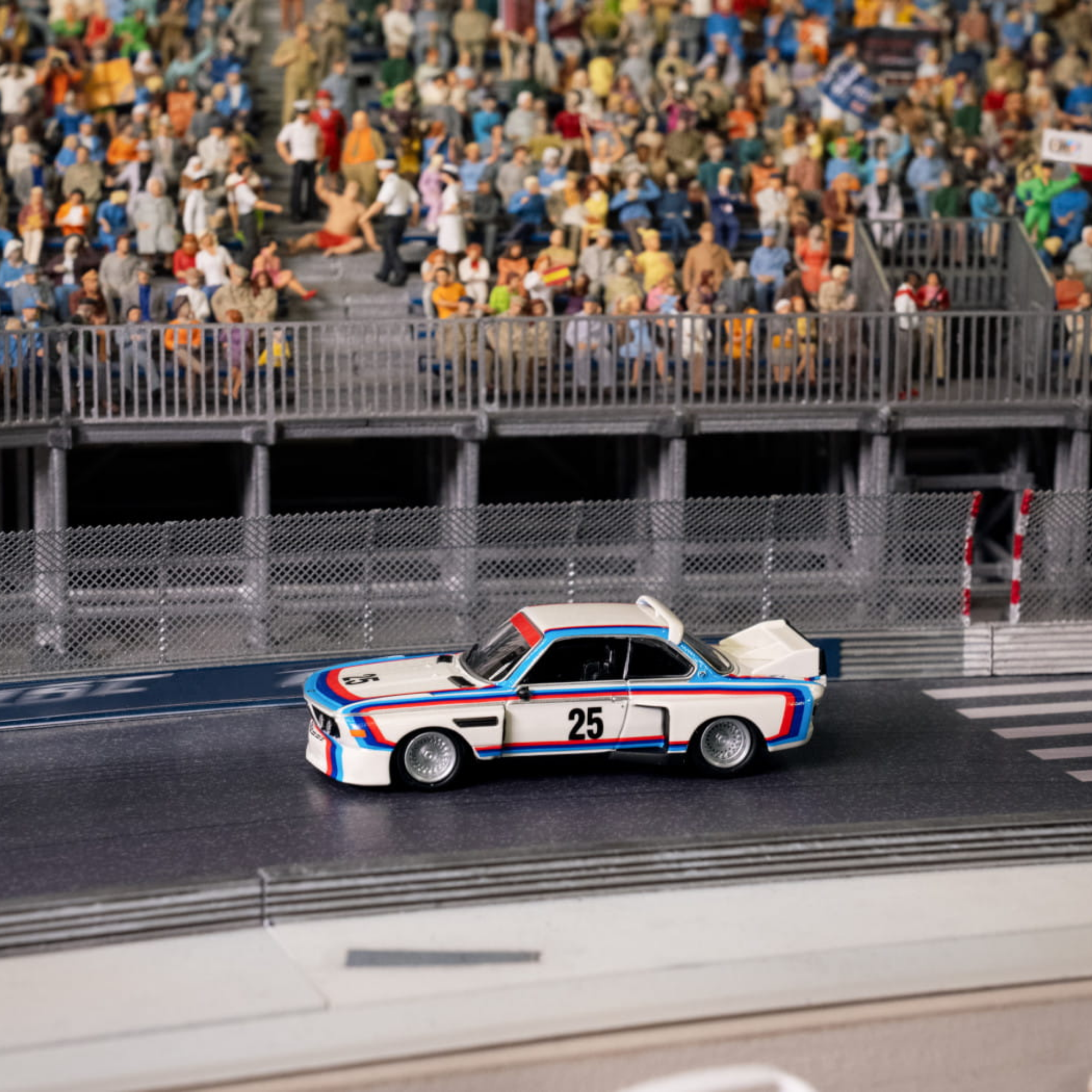 BMW miniature 3.0 csl - 1:64