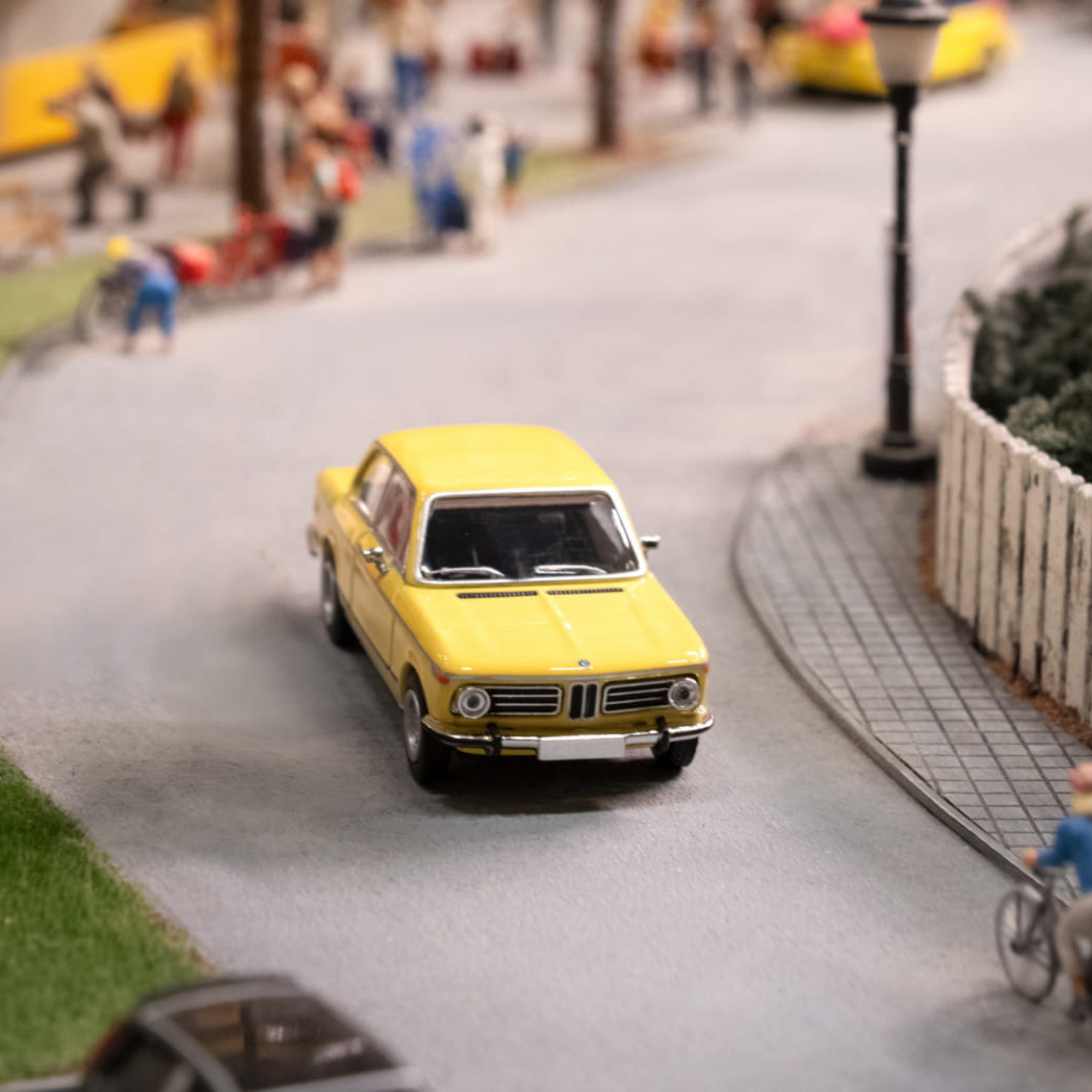BMW miniature 2002 - 1:64